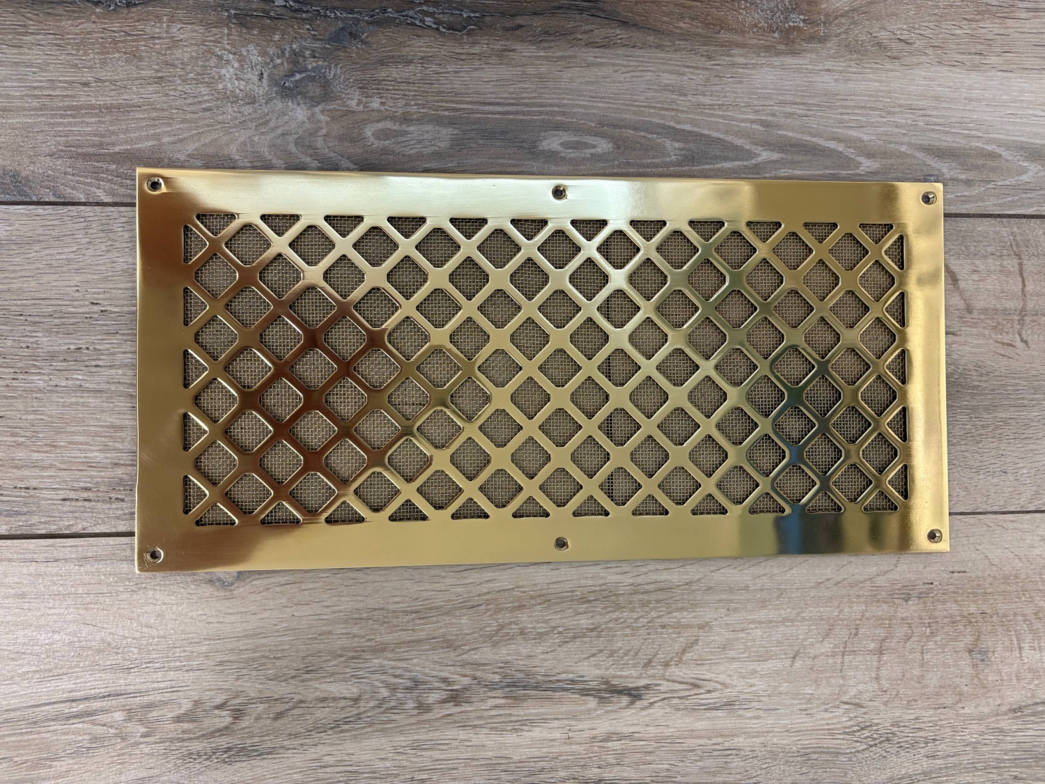 Вентиляционная решётка латунная полированная с сеточкой и шурупами ЛР18 400х200